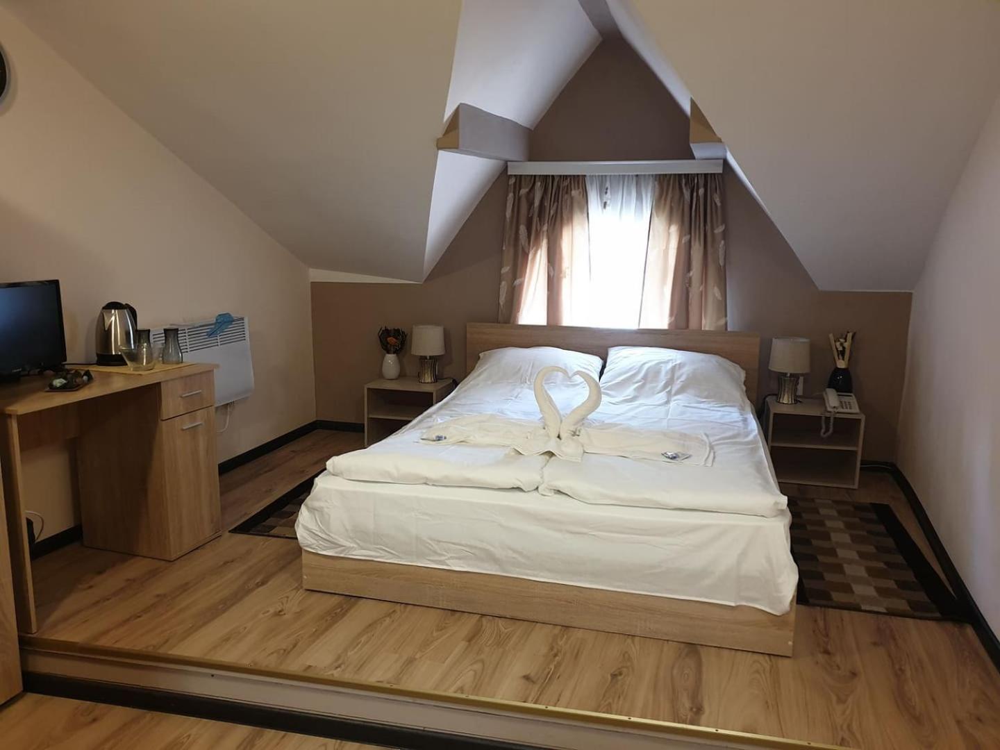 Валентино Hotel Vratsa Buitenkant foto
